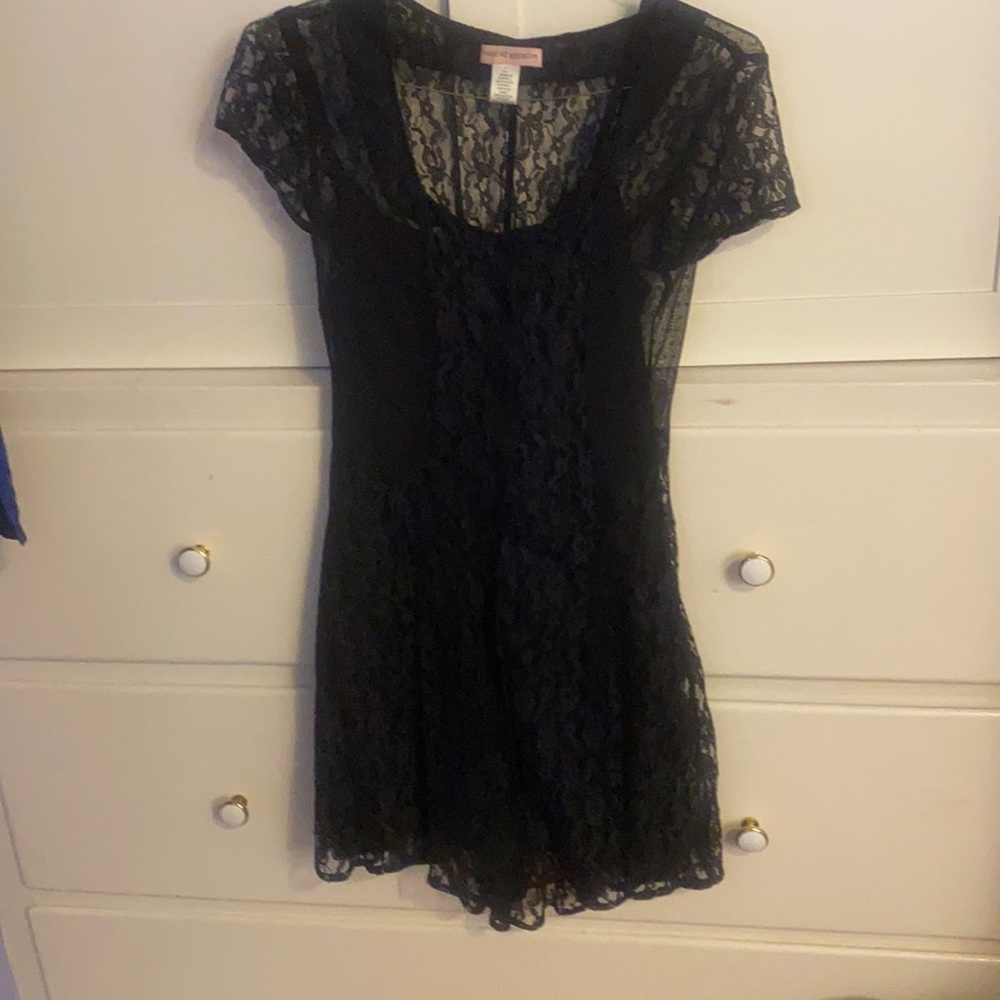 Black Lace 2 piece dress size Small. Skaker skirt.